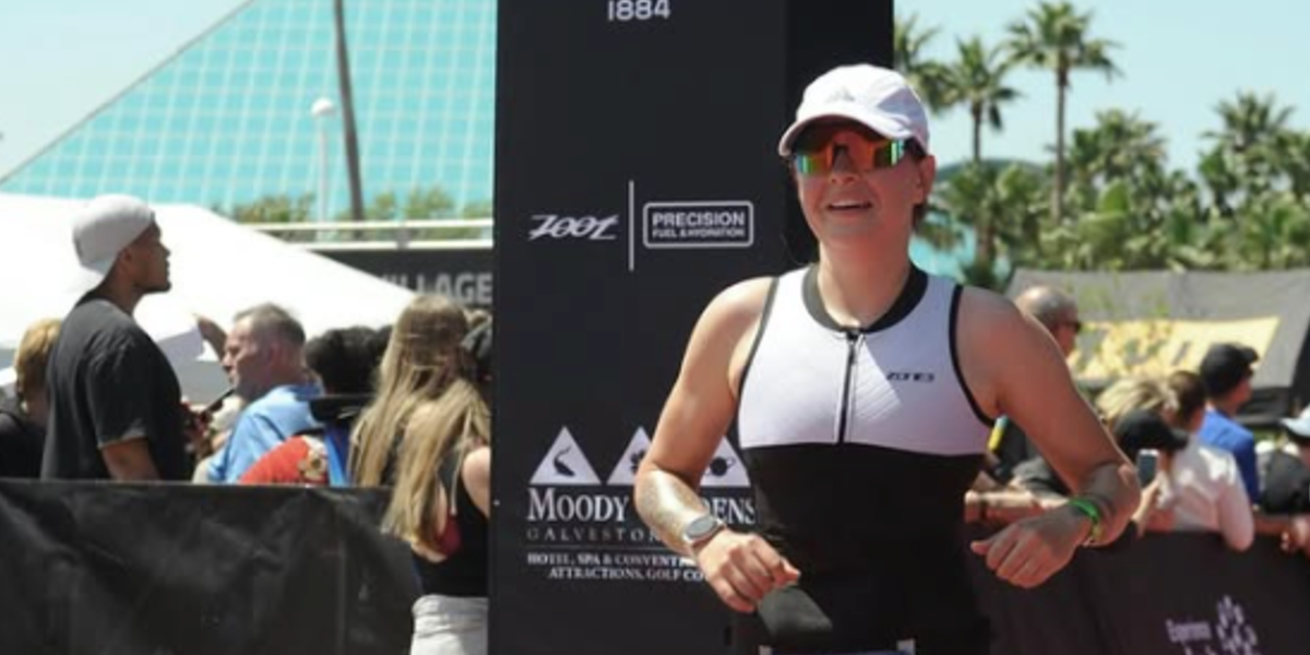 strongerlab Athletin im Ziel des Ironman 70.3